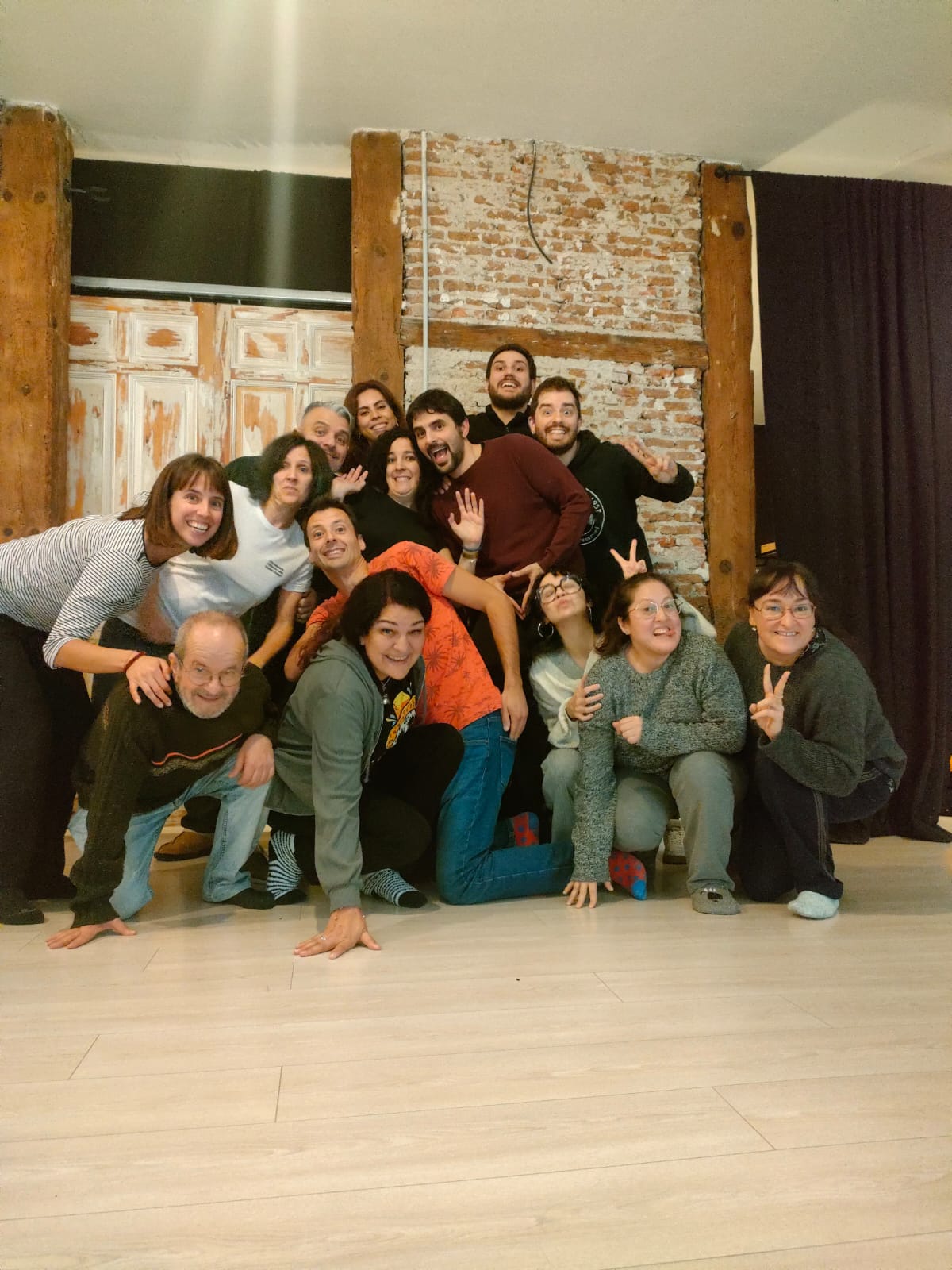 Grupo de personas sonriendo